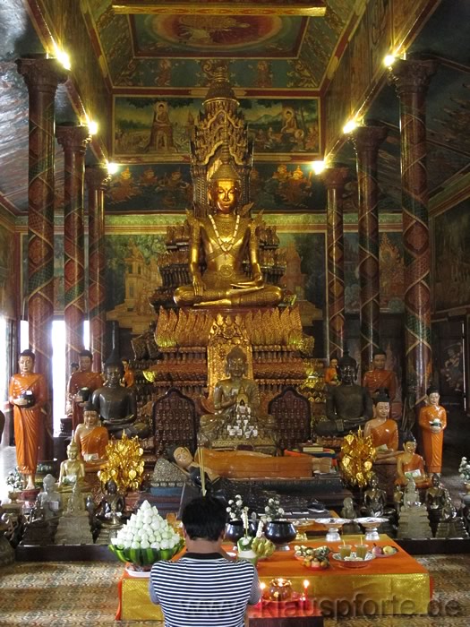 Ein buddhistischer Tempel in Phnom Penh von innen